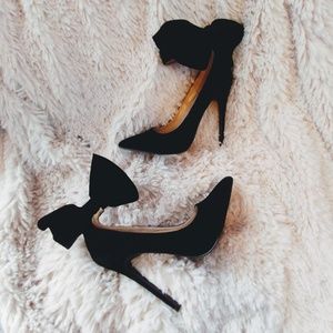 Black velvet bow stiletto heels Size 6.5 Womens